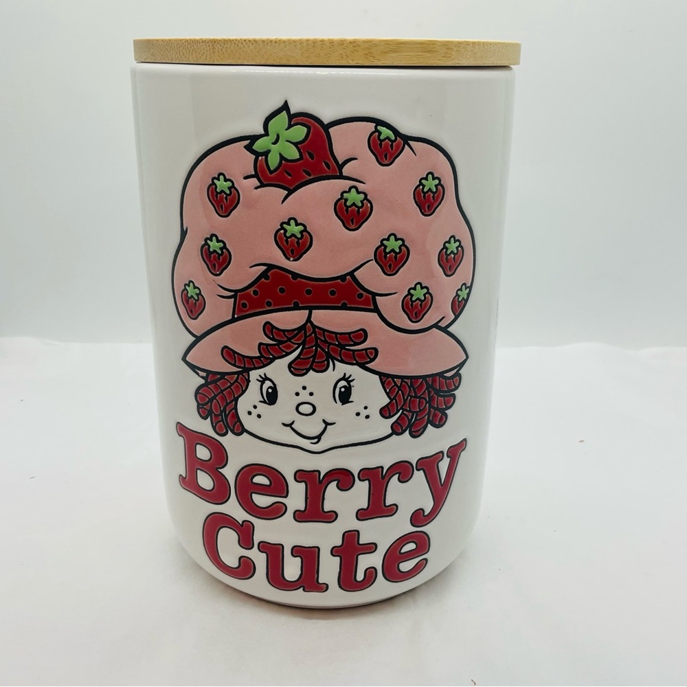 Strawberry Short Cake Canister with Wooden Lid - Berry Cute - Cookie Jar - NEW